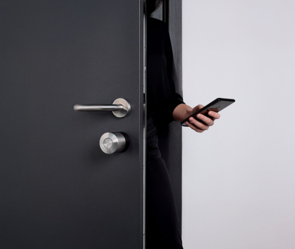 Nuki Smart Lock Pro 5 Generation Lifestyle 3 Nuki Smart Lock Pro 5 Generation Lifestyle 3